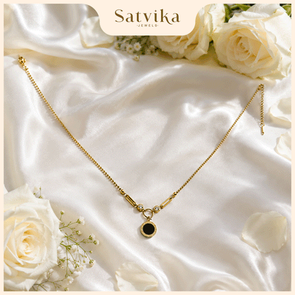Noir Onyx Medallion Gold Necklace