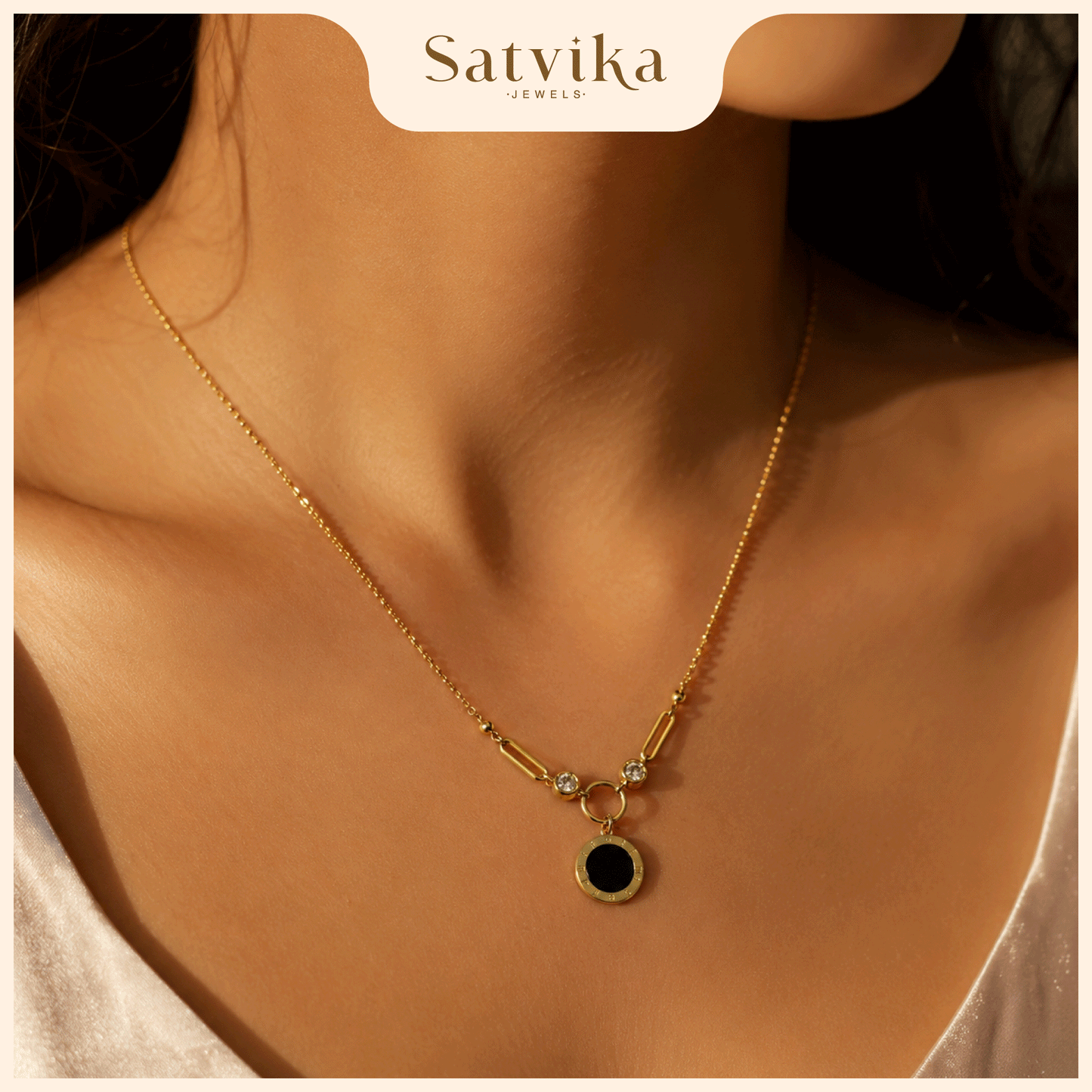 Noir Onyx Medallion Gold Necklace