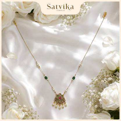 Regal Emerald Pearl Invisible Necklace